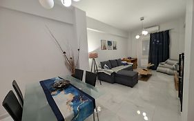 Luxury & Spacious Apartment In Athens